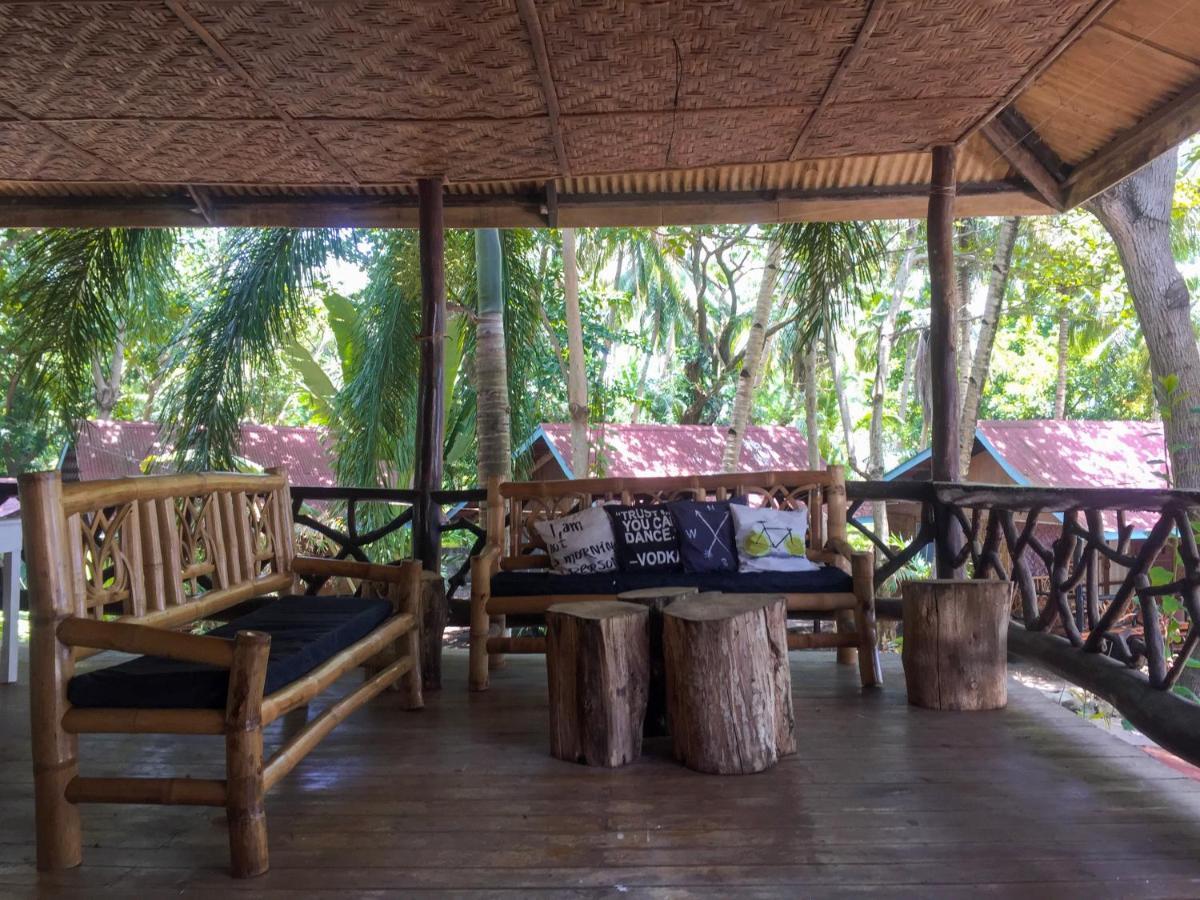Beach House Resort And Dive Center Mambajao Kültér fotó