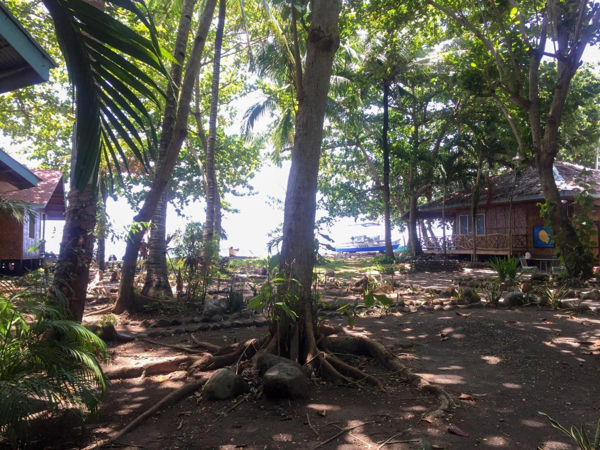 Beach House Resort And Dive Center Mambajao Kültér fotó